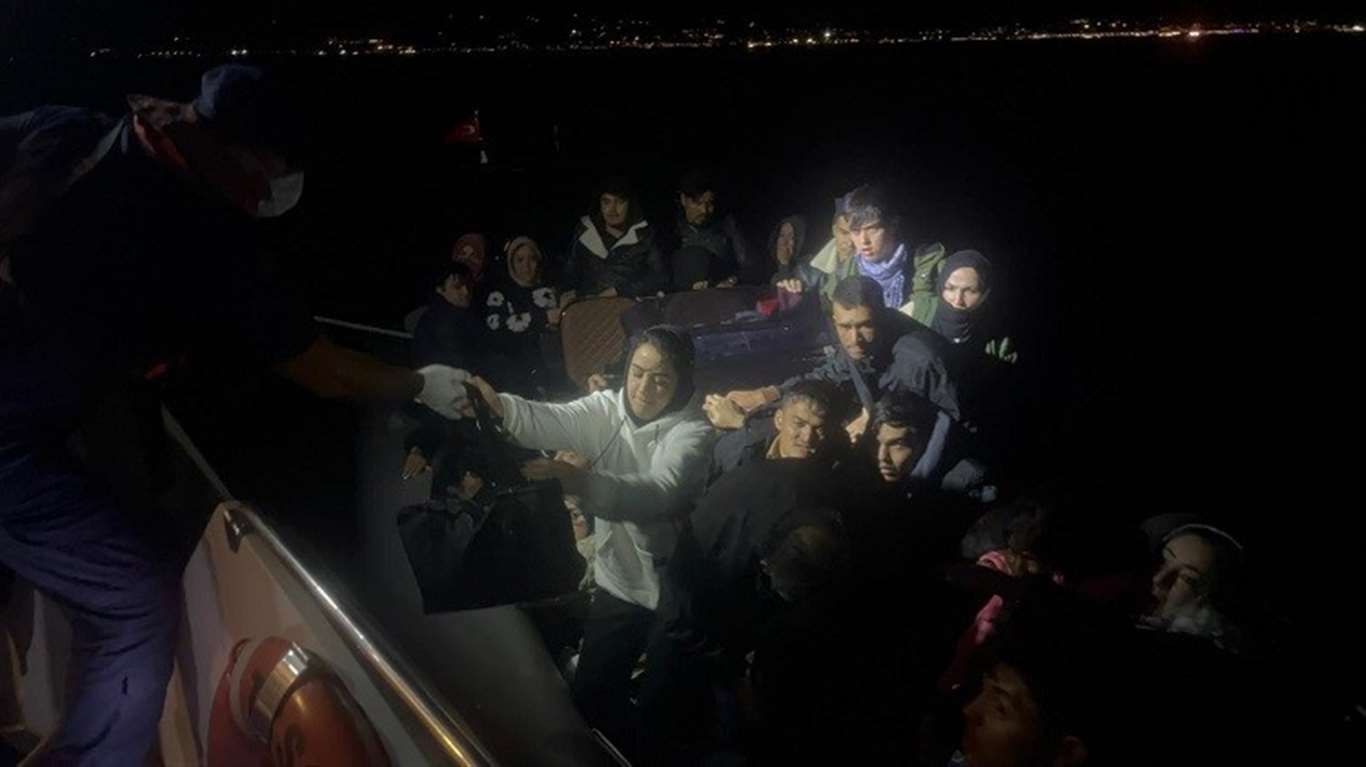    Bodrum açıklarında 9'u çocuk 43 düzensiz göçmen yakalandı haberi