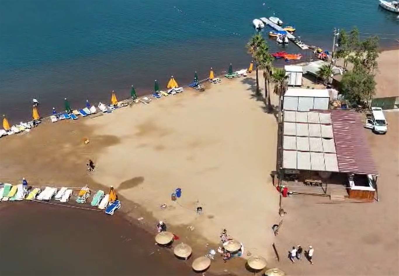 Kızkumu Plajı'nda ruhsatsız yapı mühürlendi haberi