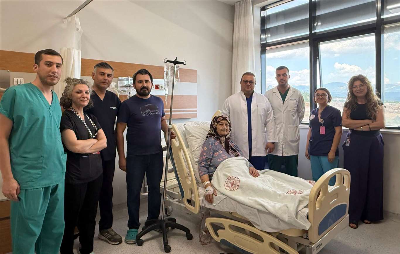 Kolon tümörü tespit edilen hasta başarılı operasyonla sağlığına kavuştu haberi