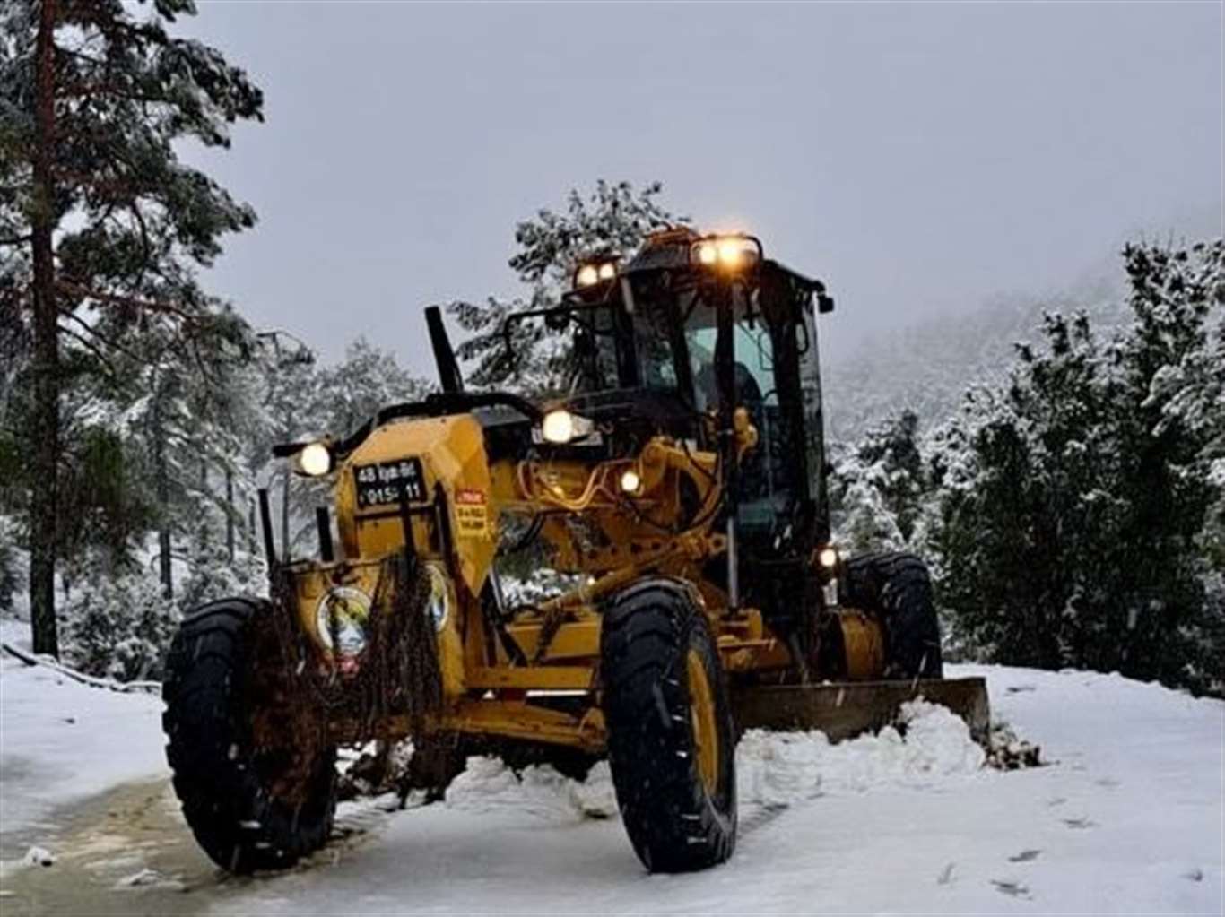 Köyceğiz'de kar yağışı mesaisi sürüyor haberi