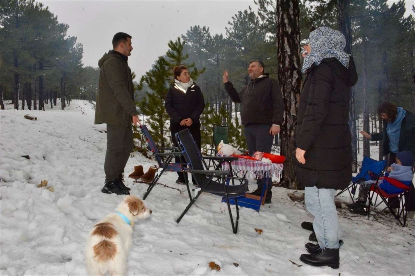 Köyceğiz Kaymakamı Kumcu, vatandaşların kar keyfine ortak oldu haberi
