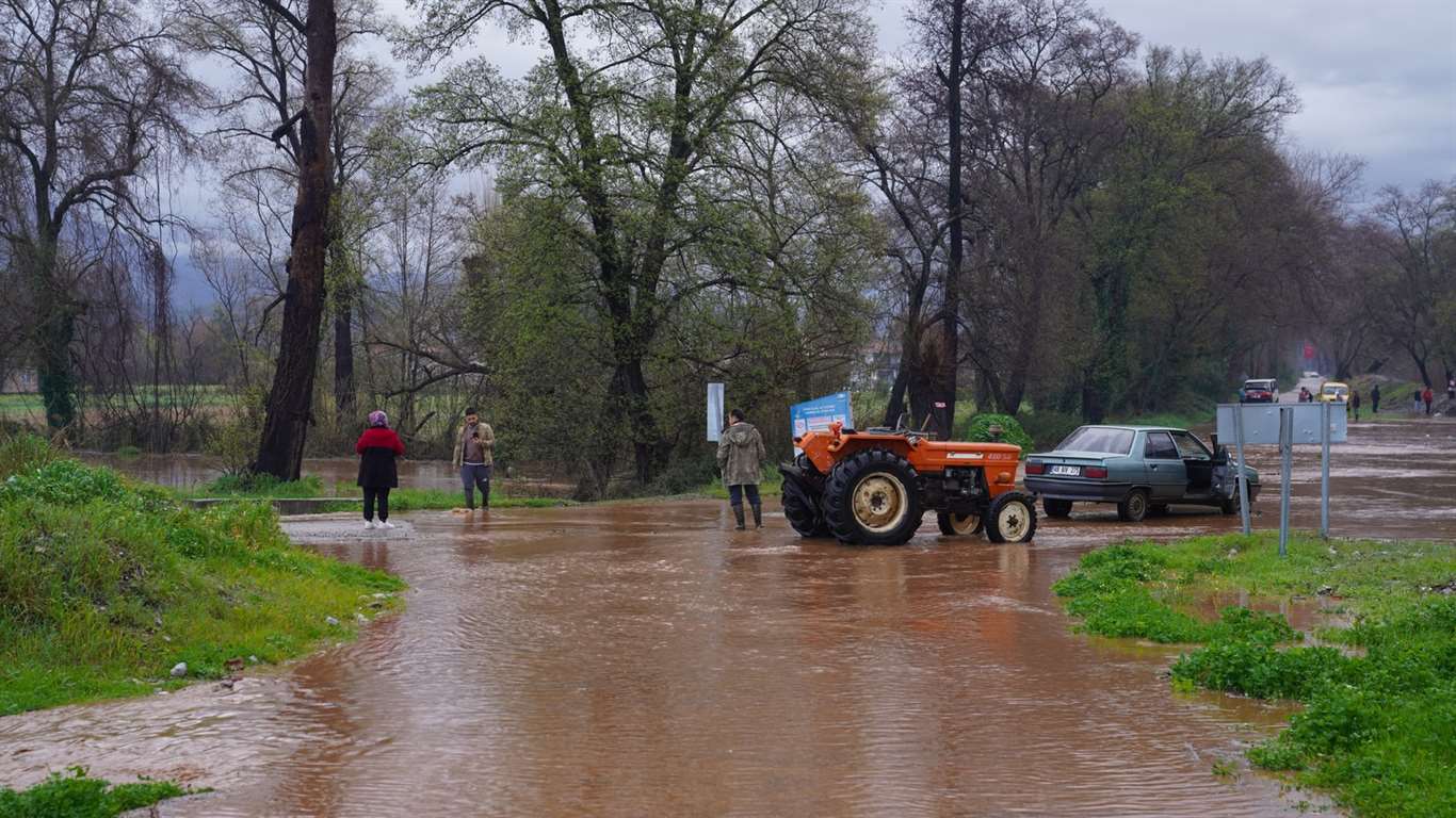Köyceğiz'de yağış sonrası hasar çalışmaları sürüyor haberi