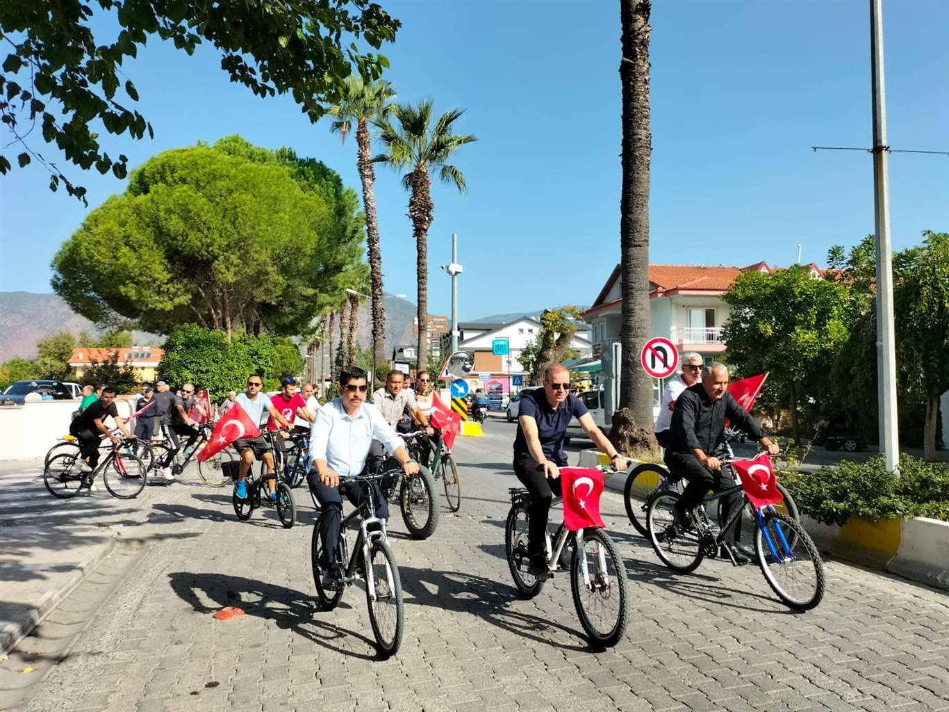          Köyceğizli bisikletçiler, Cumhuriyet'in 100. Yılı için pedalladı haberi