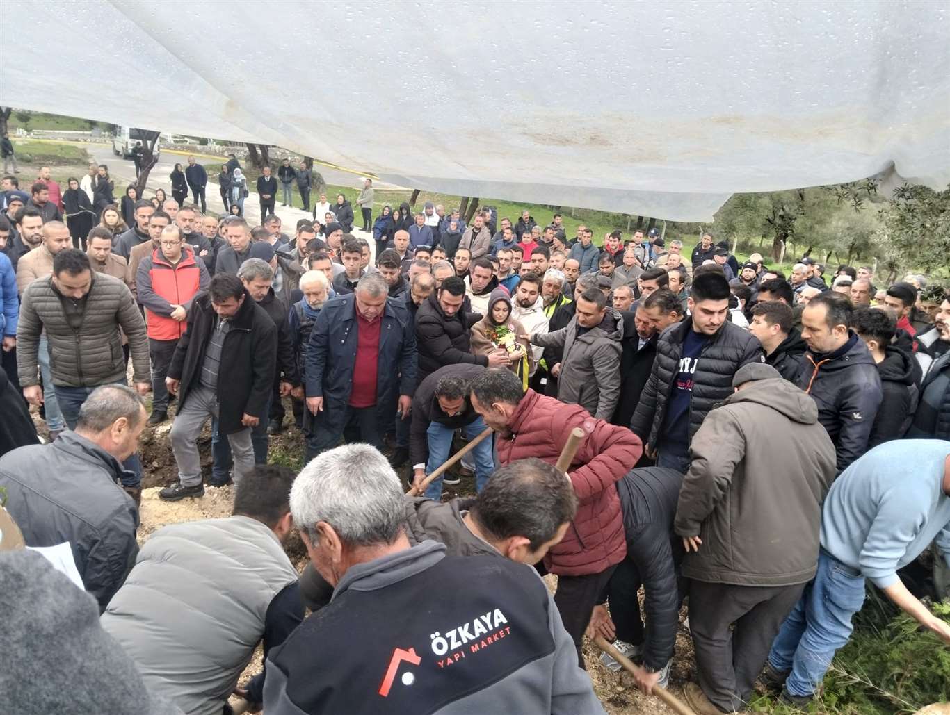          Milas'ta minik Öykü gözyaşlarıyla uğurlandı haberi