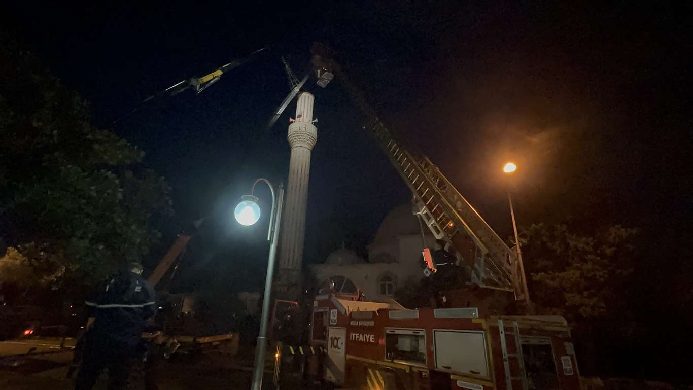 Fırtınada zarar gören minarede çalışma başlatıldı haberi
