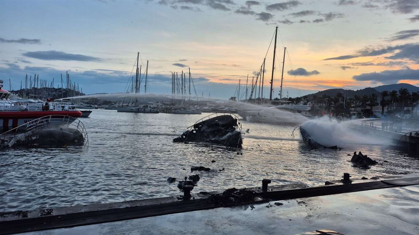    Marinada yangın: Zarar 100 milyon doları aştı haberi