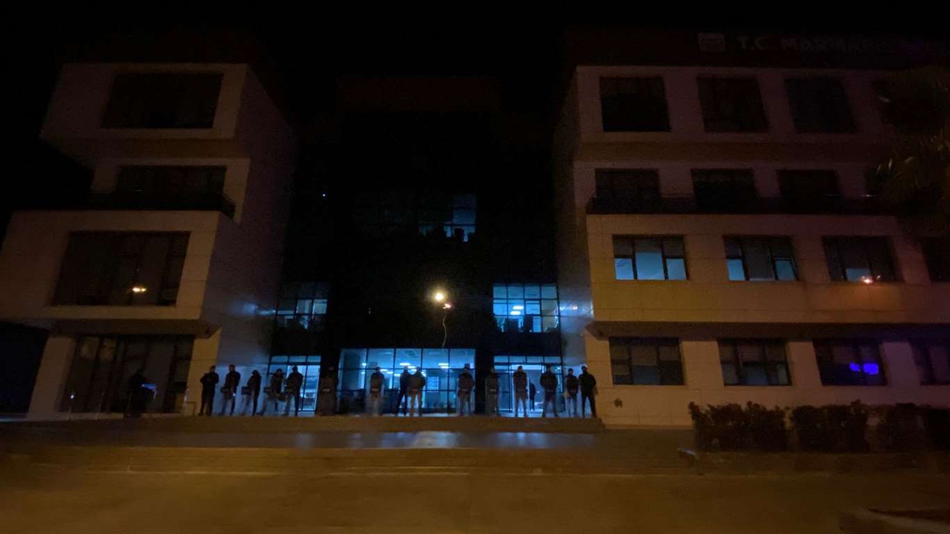 Marmaris Belediyesi'ne gece yarısı polis baskını haberi