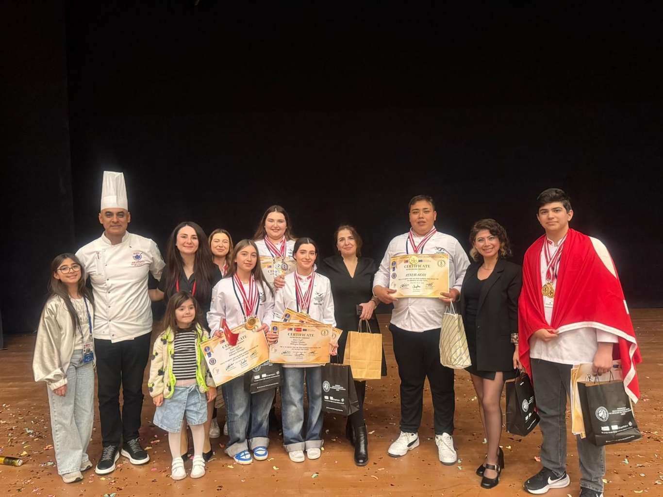 Marmarisli öğrenciler uluslararası gastronomi yarışmasında madalyaları topladı haberi