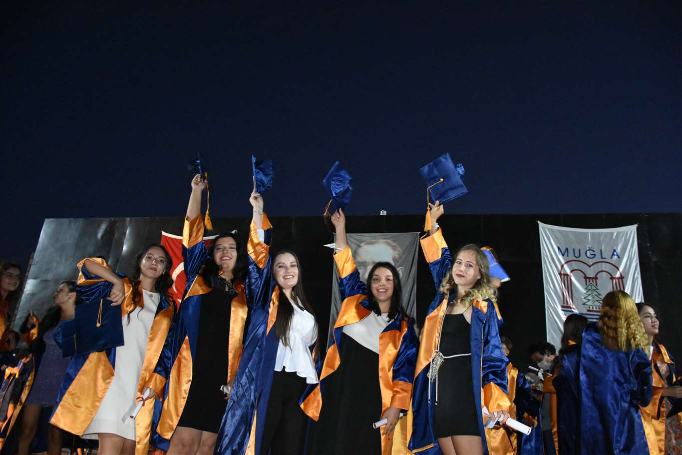        Marmaris'te turizm ve sağlıkçılara mezuniyet töreni haberi