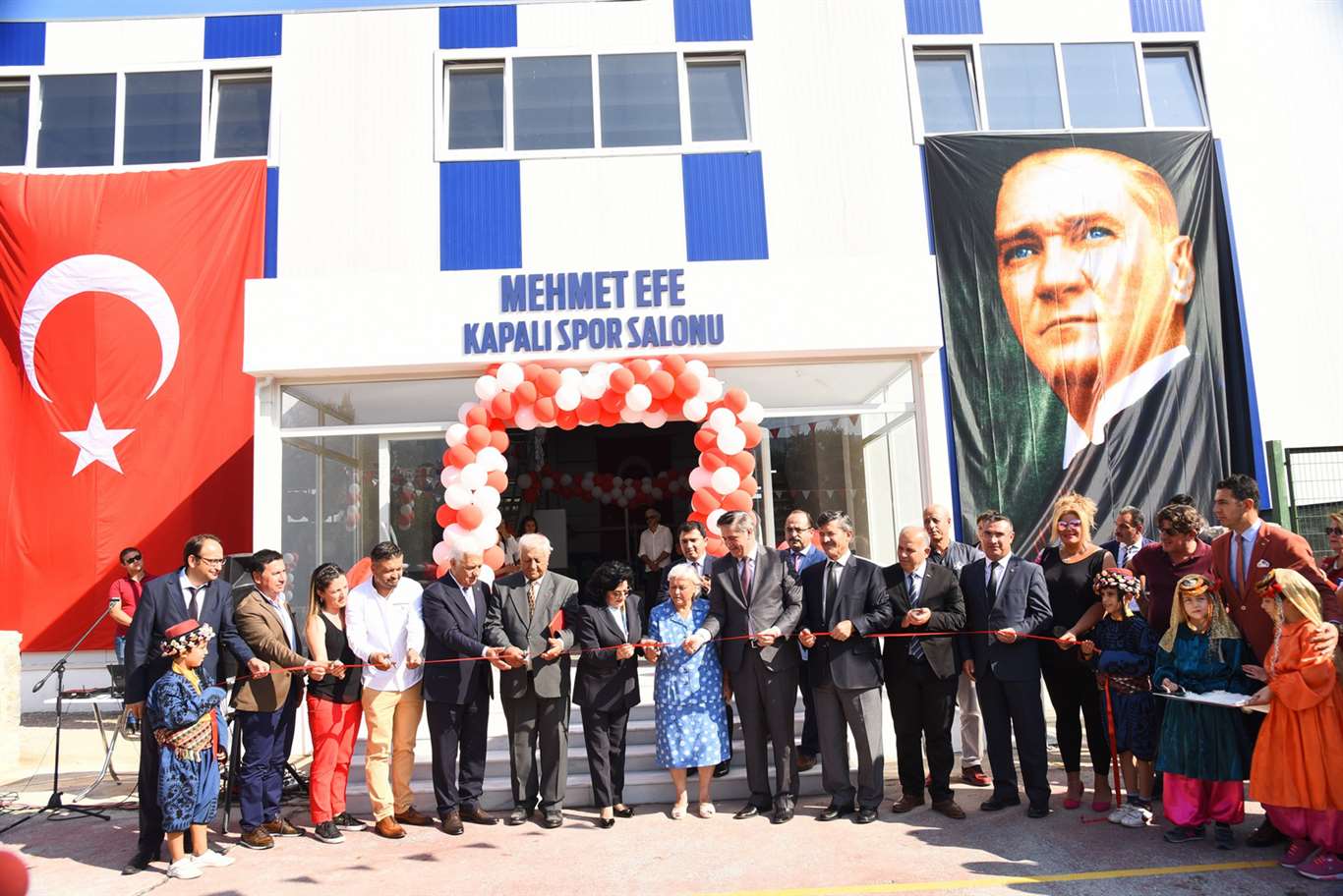 Mehmet Efe Kapalı Spor Salonu açıldı haberi
