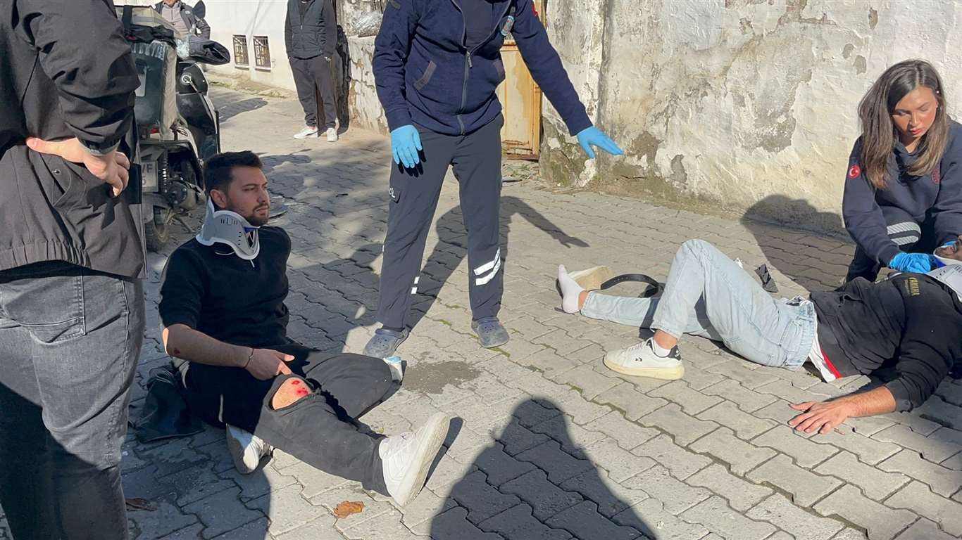 Menteşe'de otomobil ile motosiklet çarpıştı: 2 yaralı haberi