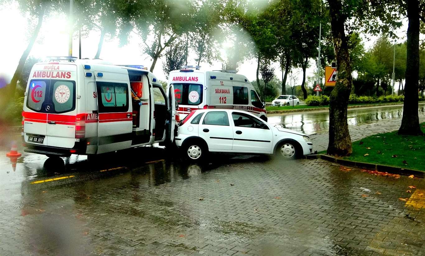  Menteşe'de trafik kazası: 3 kişi hafif yaralandı haberi