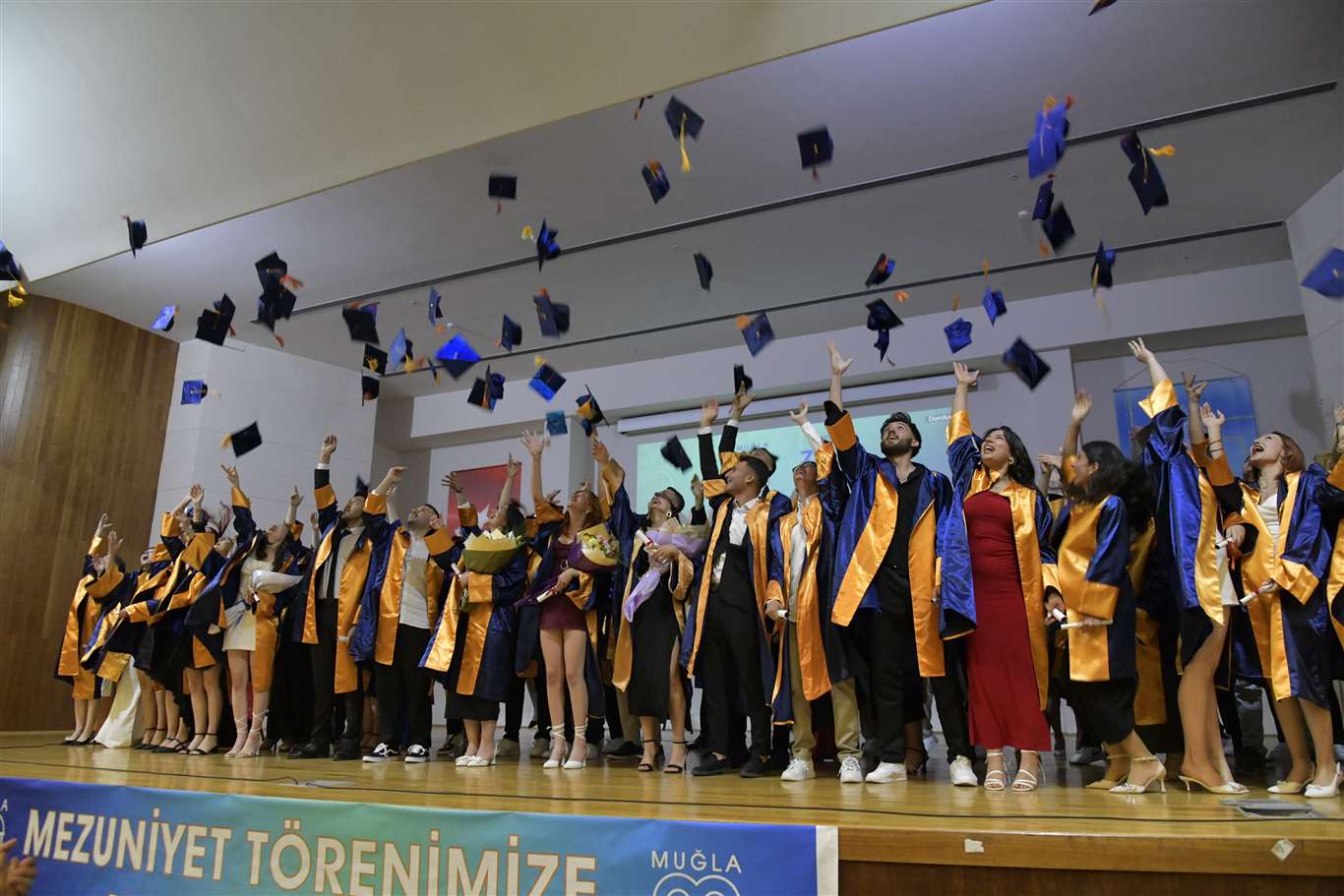 MSKÜ'de mezuniyet coşkusu: Gençler meslek hayatına uğurlandı haberi