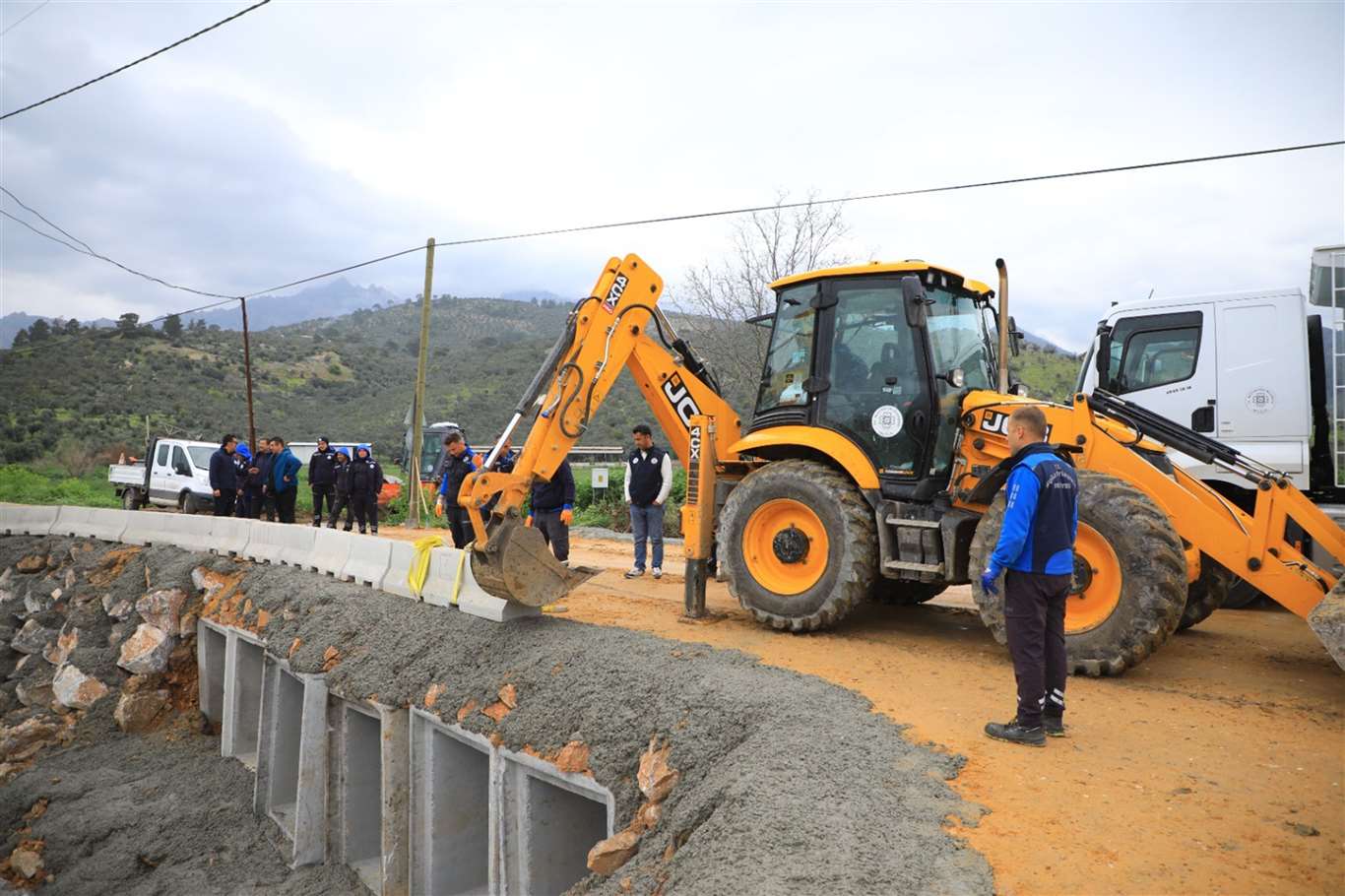  Milas'ta çöken köprü 26 saatte ulaşıma açıldı haberi