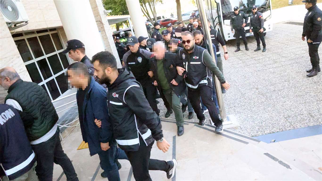 Milas Belediyesi'ne operasyon şüphelileri adliyeye sevk edildi haberi
