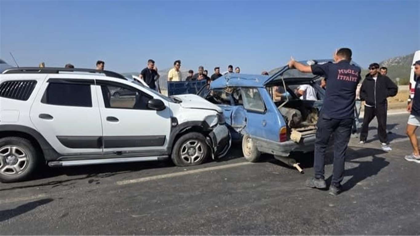       Milas'ta peş peşe trafik kazaları: 1 ölü, 4 yaralı haberi