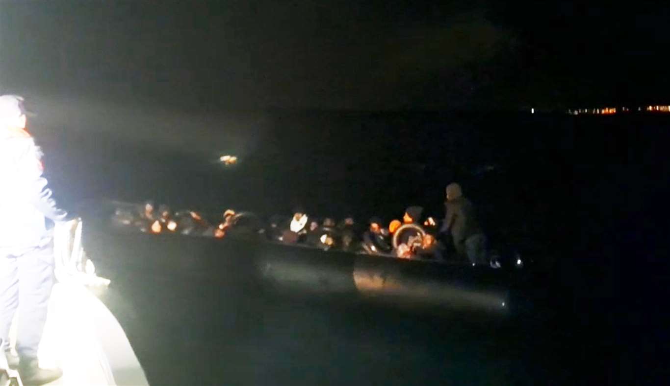 Milas'ta 3'ü çocuk 37 düzensiz göçmen yakalandı haberi