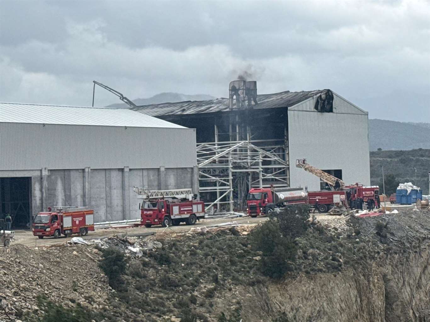 Milas'ta fabrika inşaatındaki yangın kontrol altına alındı haberi