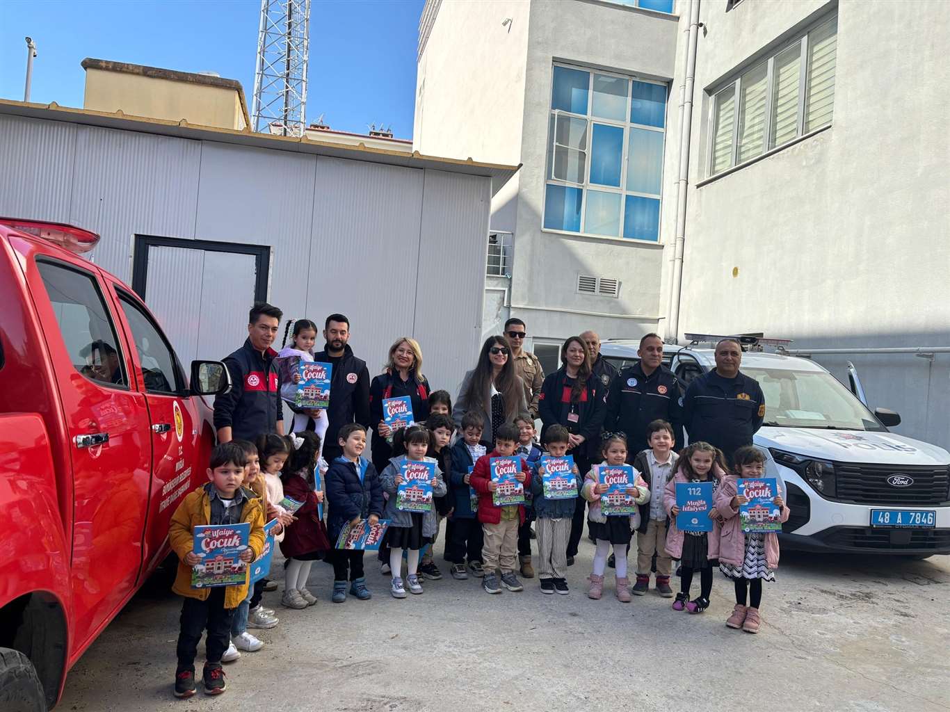 Minik öğrenciler 112 Acil Çağrı Merkezi'ni ziyaret etti haberi