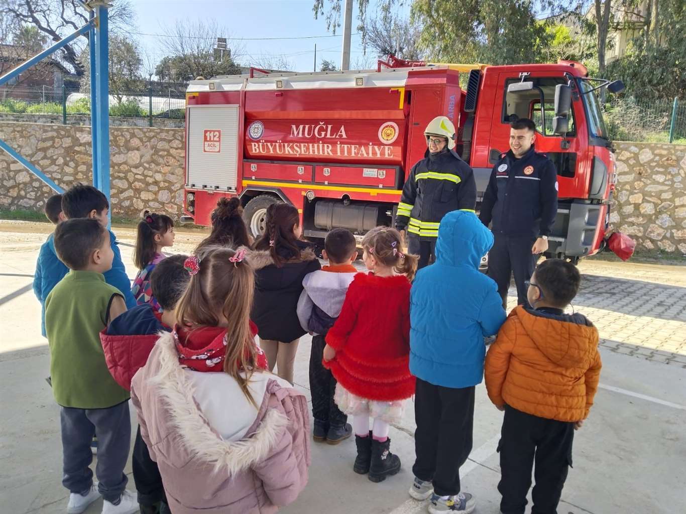 Minik öğrencilere yangın ve acil durum eğitimi haberi