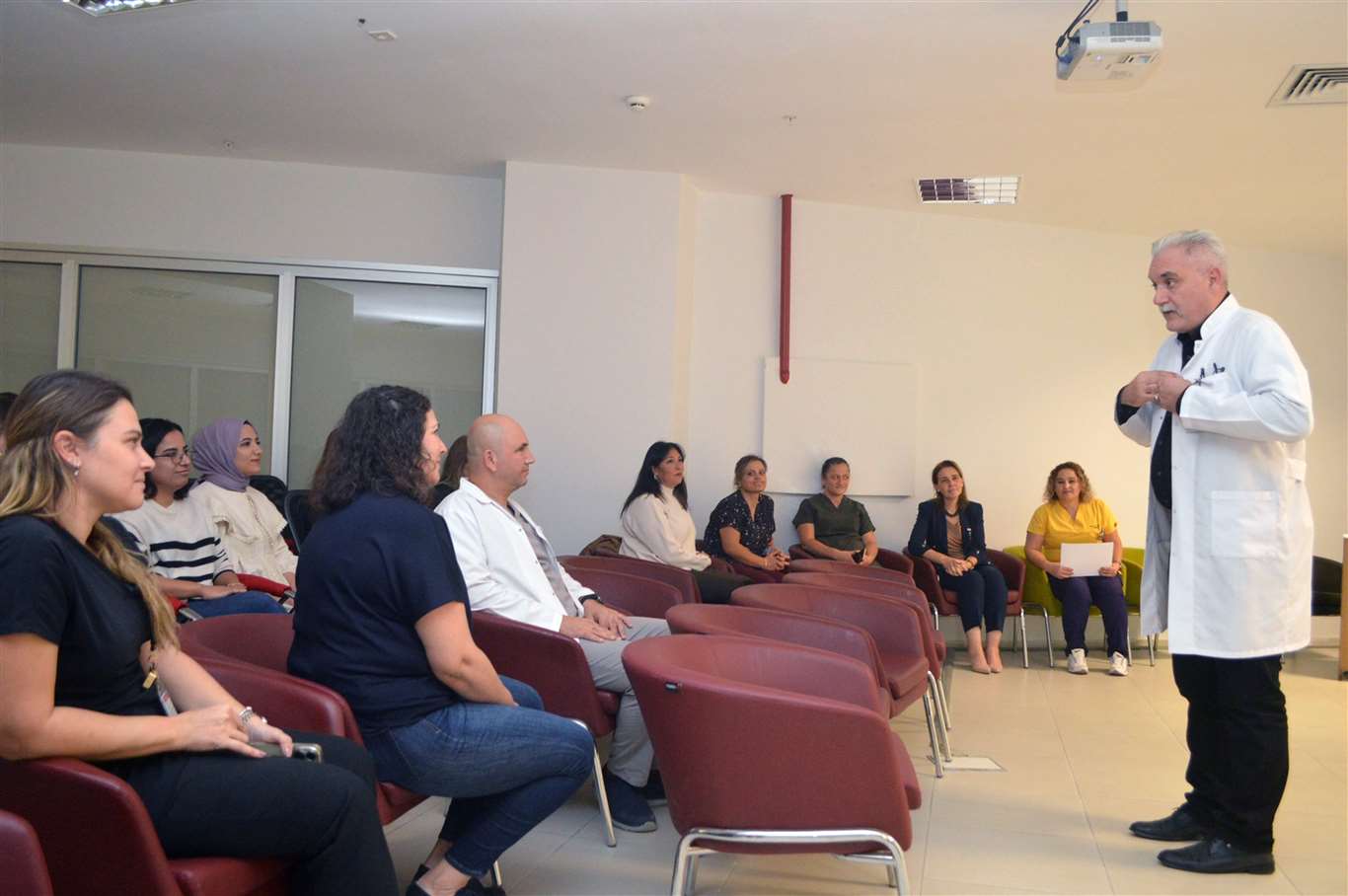    Muğla EAH'ta yoğun bakım hemşirelik sertifika eğitimi haberi