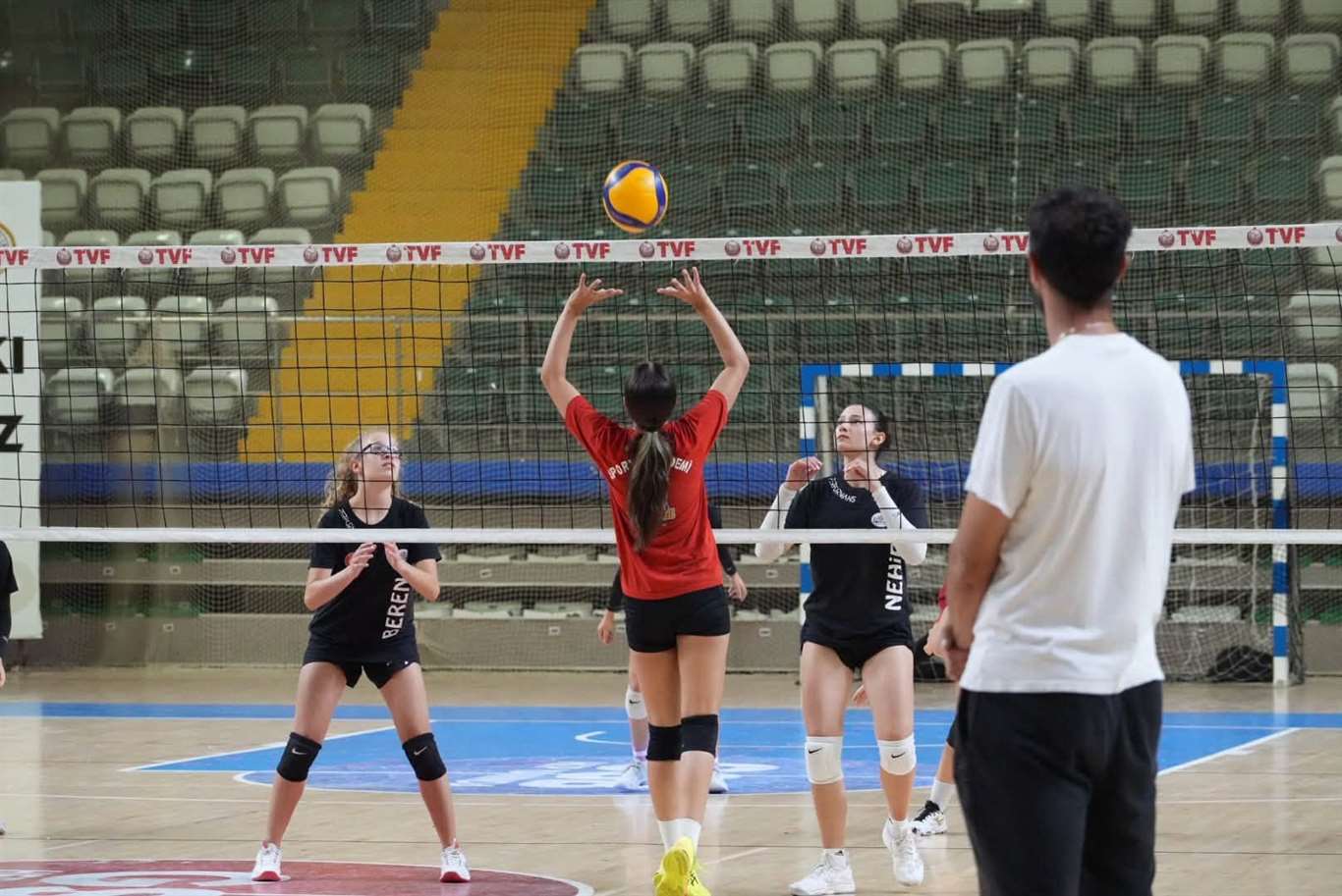 Muğla il karması kız voleybol takımı ANALİG öncesi hazırlıklarını tamamladı haberi