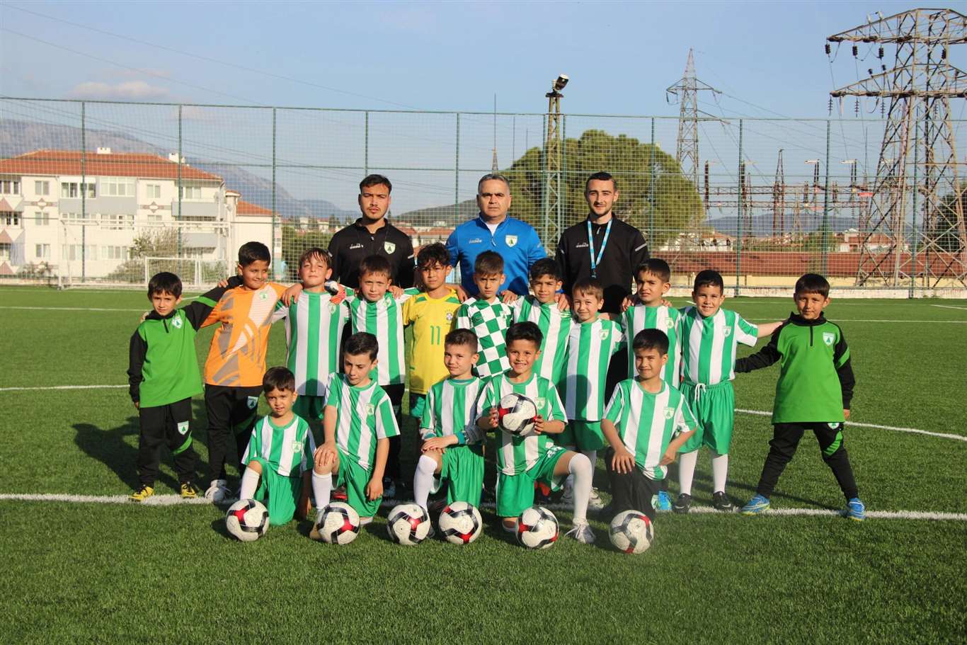Muğlaspor Futbol Okulları küllerinden doğdu haberi