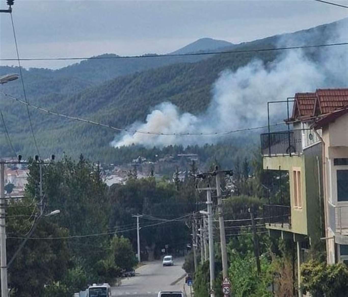    Ormanlık alanda çıkan yangın söndürüldü haberi