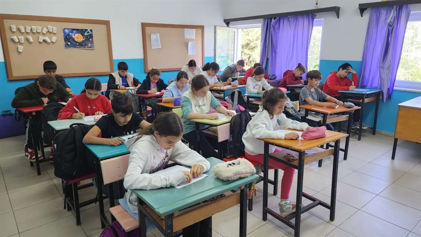    Muğla'da 6. ve 9. sınıflar için ikinci ortak sınavlar yapıldı haberi