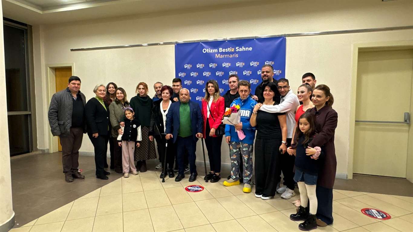 Otizmli bireylerin sahne performansı ayakta alkışlandı haberi