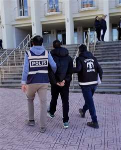 Polisi sürükleyerek yaralayan motosiklet sürücüsü tutuklandı haberi