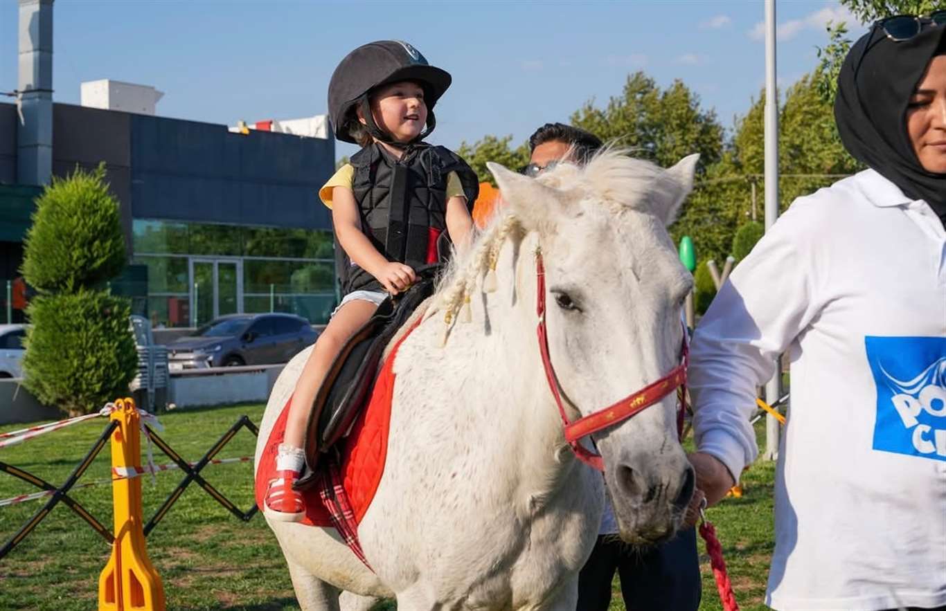 Menteşeli çocuklar Pony Club ile at binme heyecanı yaşadı haberi