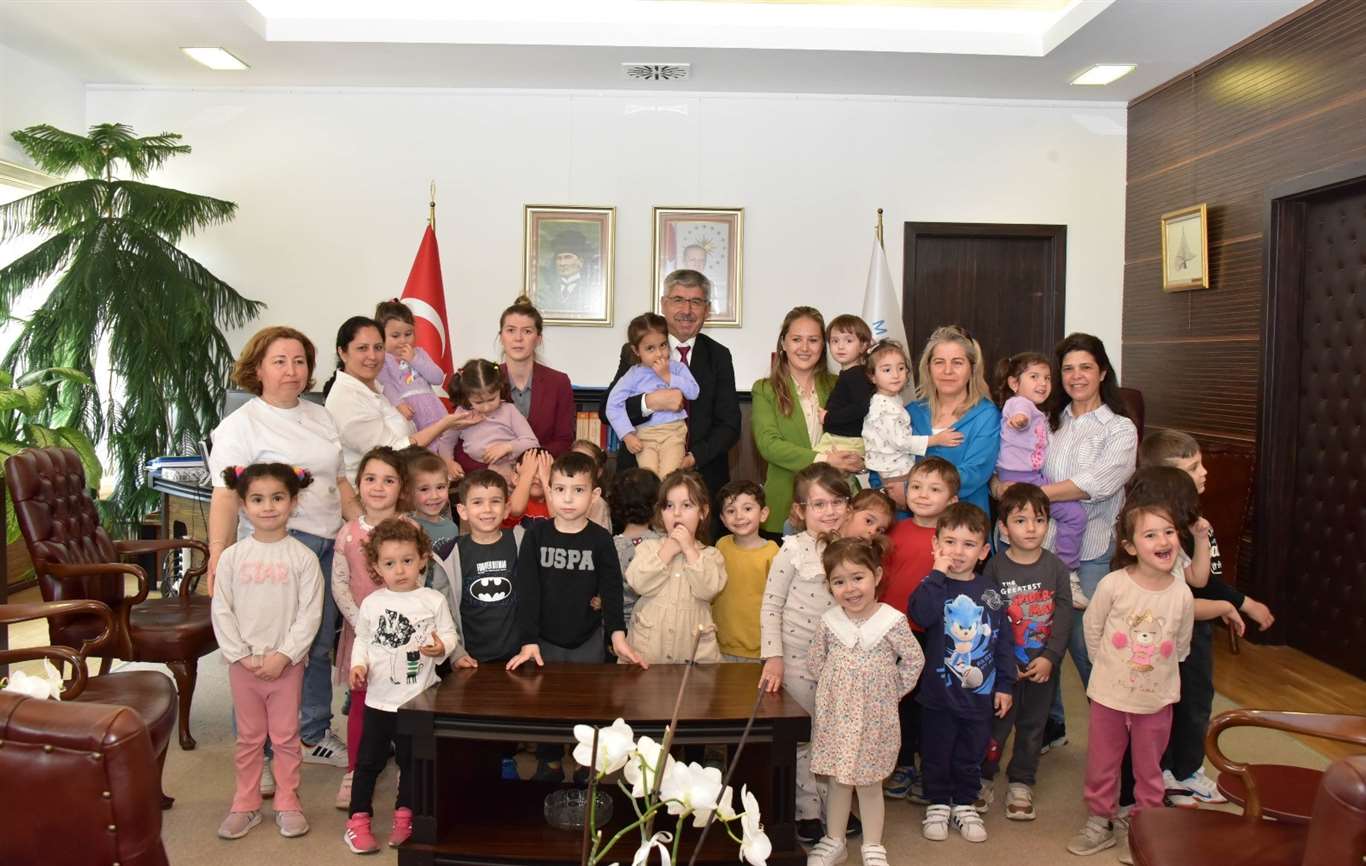 MSKÜ Rektörü Prof. Dr. Kaçar, minik misafirlerini ağırladı haberi
