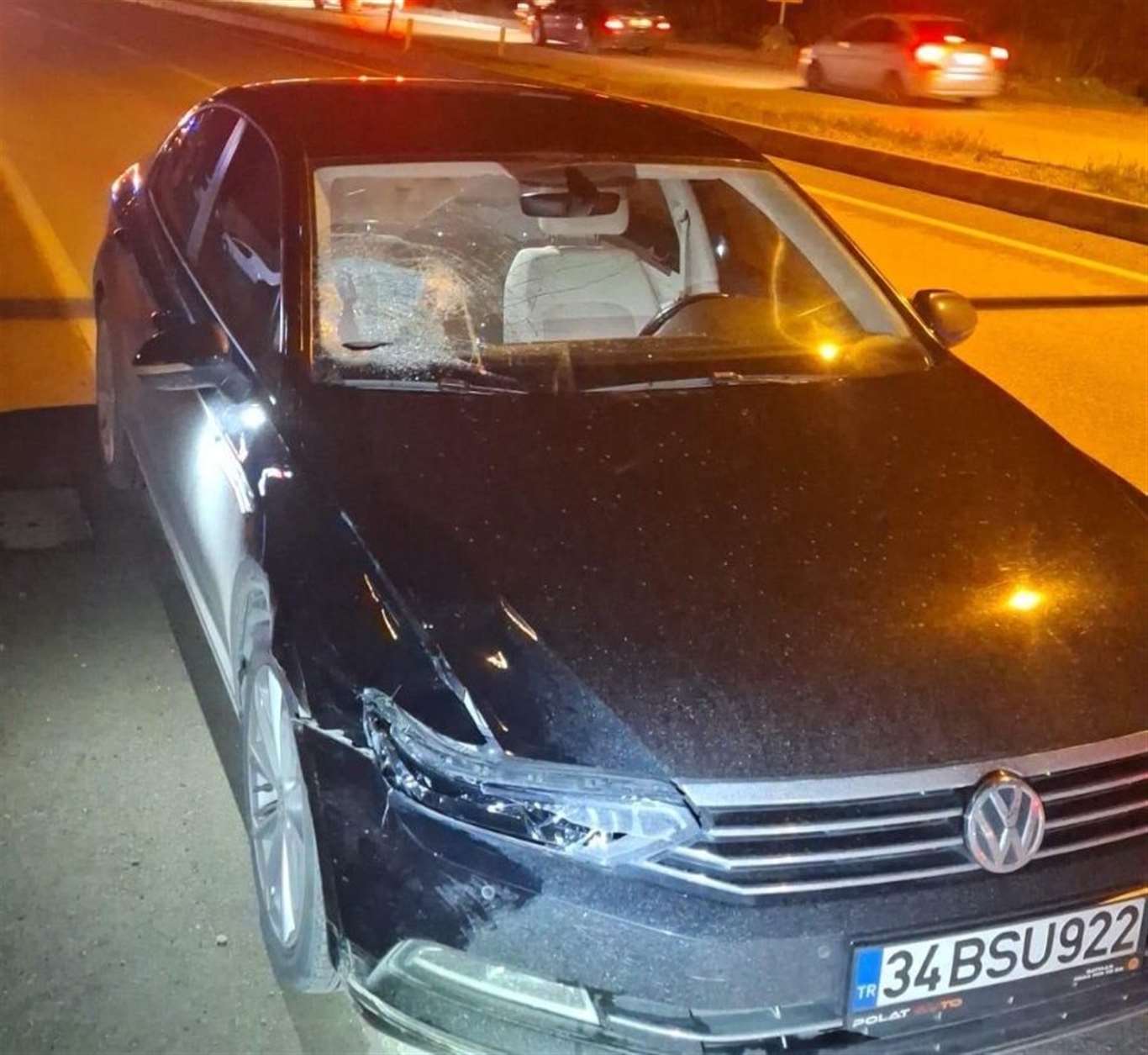    İlk kazadan sağ kurtuldu, tekrar döndüğü olay yerinde aracın çarpması sonucu ağır yaralandı haberi