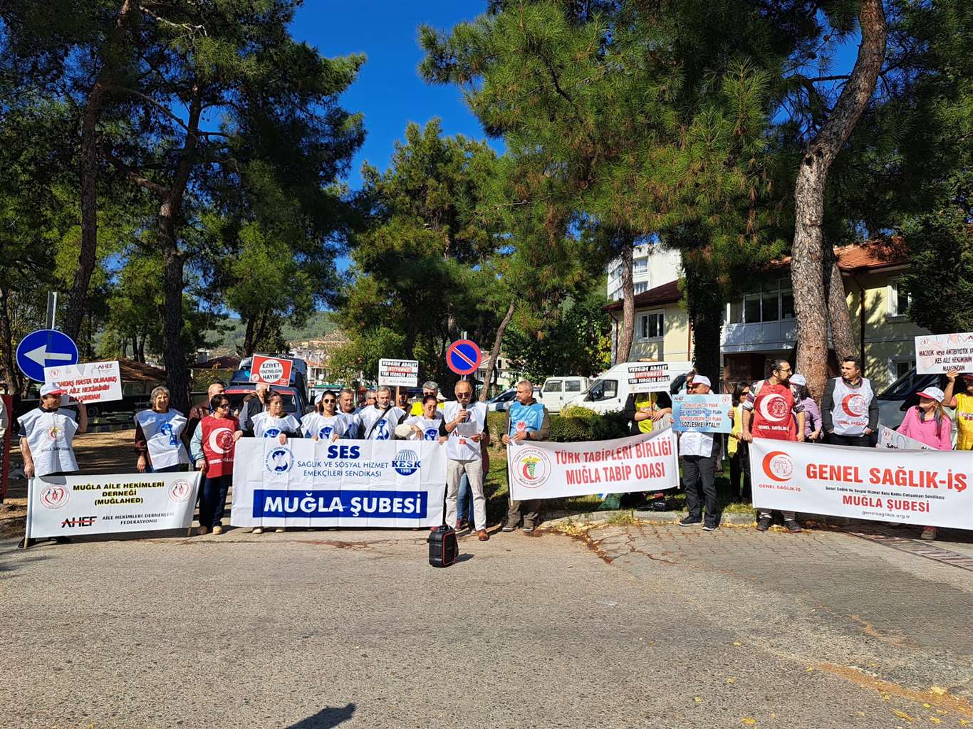 Muğla'da sağlık emekçilerinden yönetmelik tepkisi:  