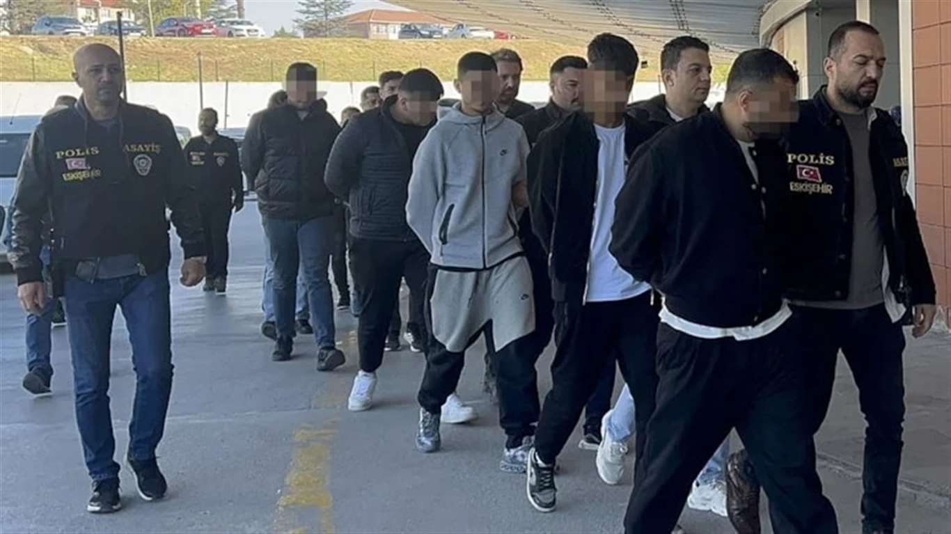  Üç ilde sahte altın operasyonu: 646 sahte gram altın ele geçirildi, 4 kişi tutuklandı haberi