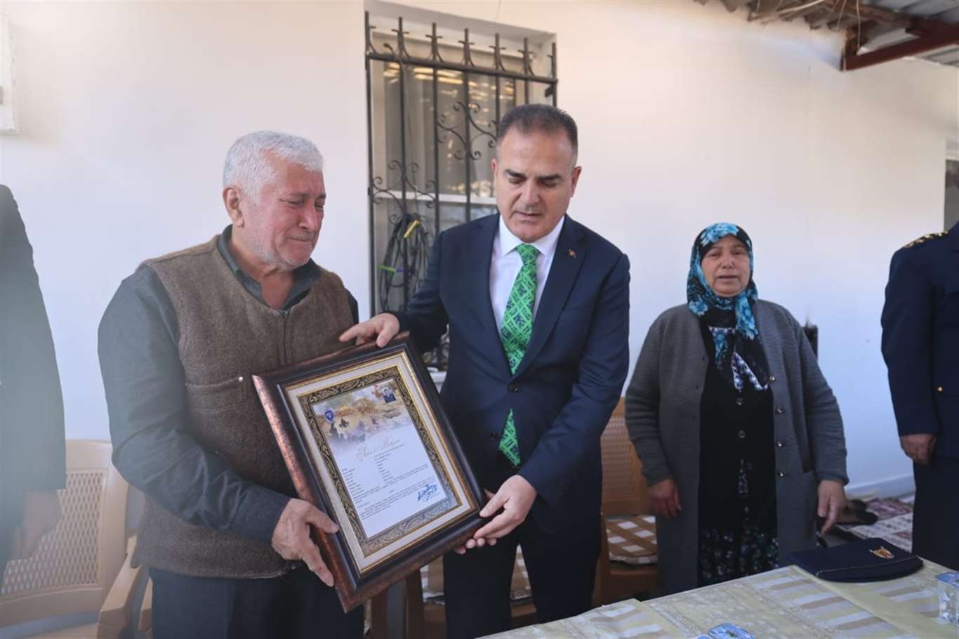 Vali Akbıyık, Şehit Emrah Kuran'ın baba ocağını ziyaret etti haberi