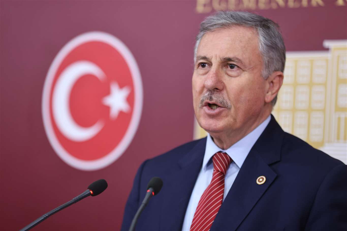 Selçuk Özdağ: 