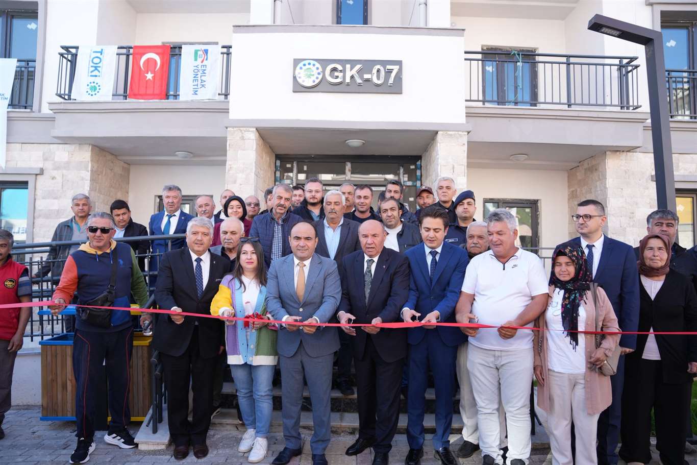    Seydikemer'de TOKİ konutları hak sahiplerine teslim edildi haberi