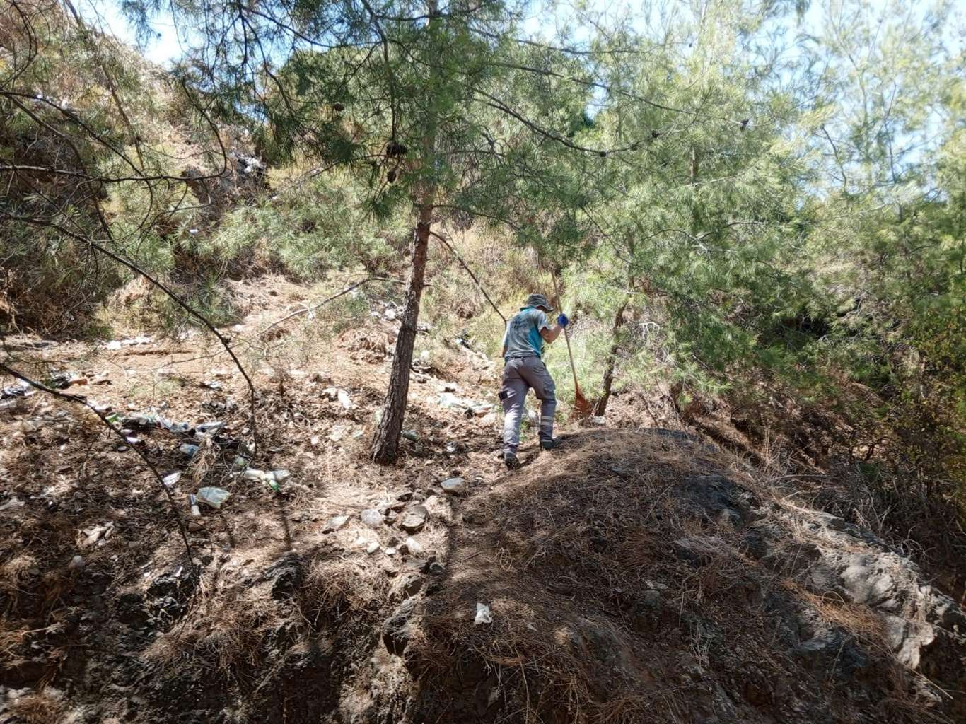       Marmaris'te seyir tepelerinin temizliğine devam edildi haberi