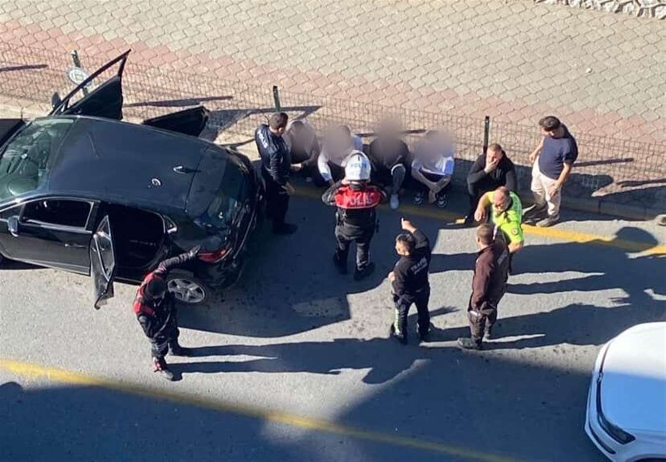    Menteşe'de silahlı ve bıçaklı kavga: 4 gözaltı haberi