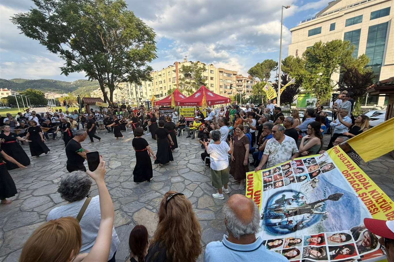          Sivas Katliamı'nda hayatını kaybedenler Menteşe'de anıldı haberi