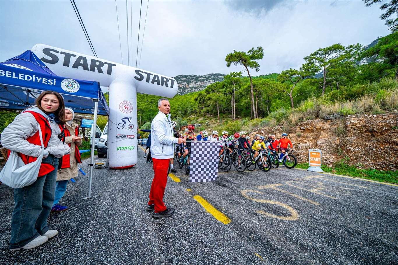 Muğla'da 100 sporcu zorlu parkurda ter döktü haberi