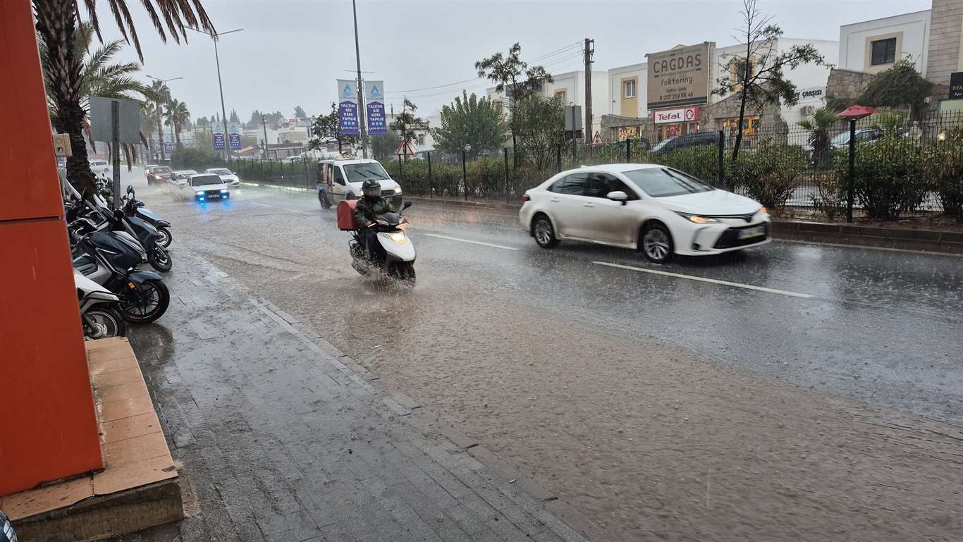 Son 6 ayın en kurak ili Muğla'da sağanak yağış etkili oldu haberi