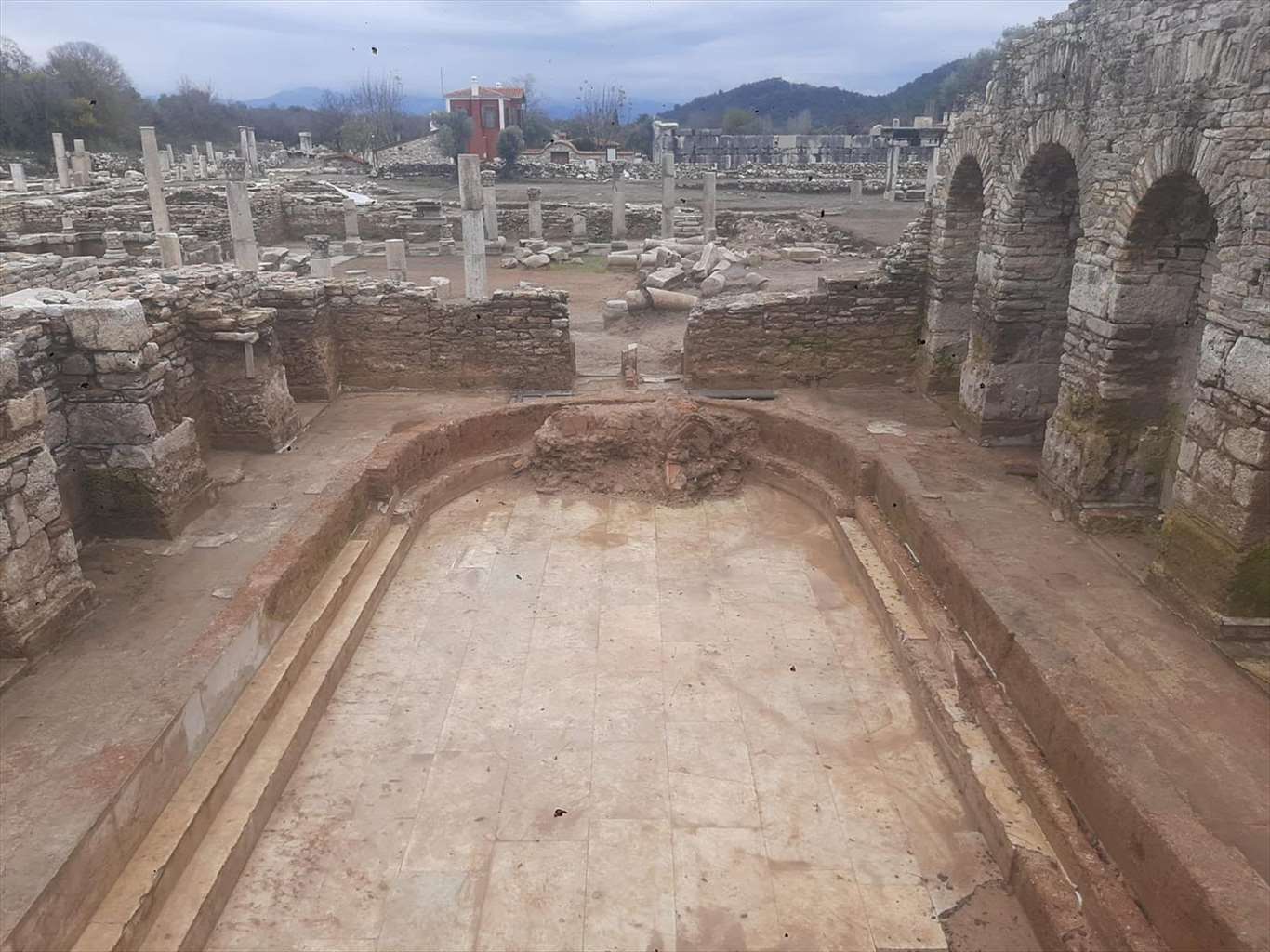 Stratonikeia Antik Kenti'nde bin 900 yıllık çocuk izleri bulundu haberi