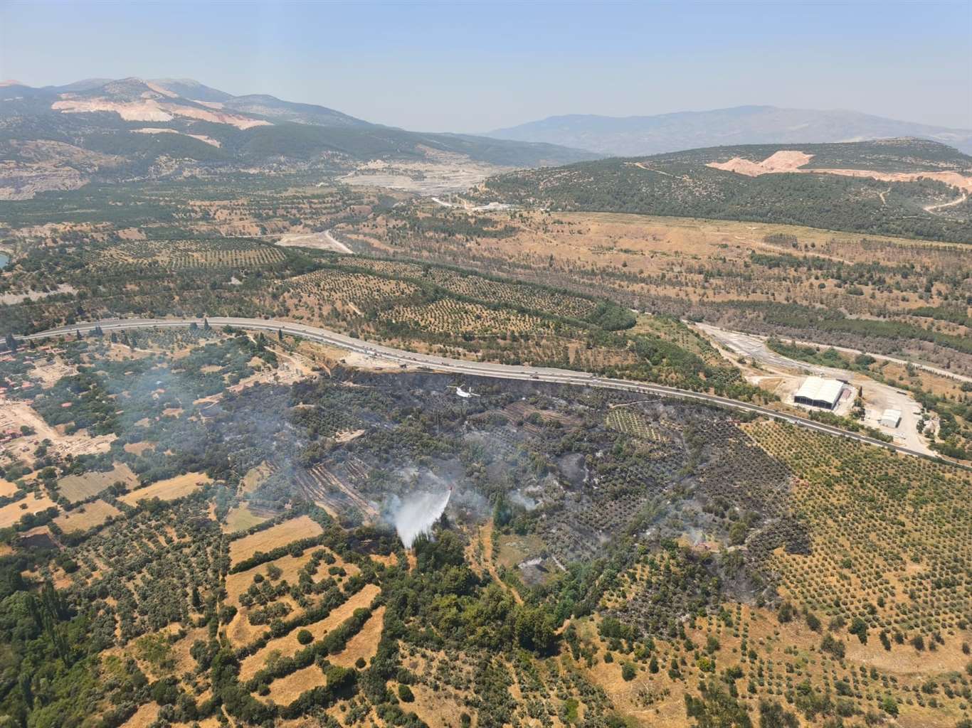 Antik kent yakınlarındaki zirai alanda çıkan yangın kontrol altına alındı haberi