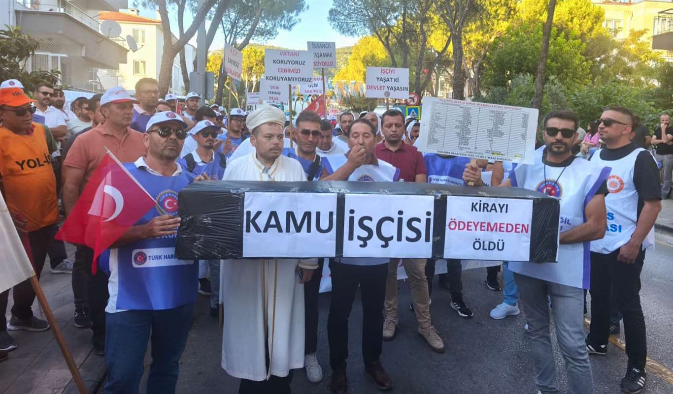 Kamu işçilerinden Ak Parti önünde tabutla eylem haberi