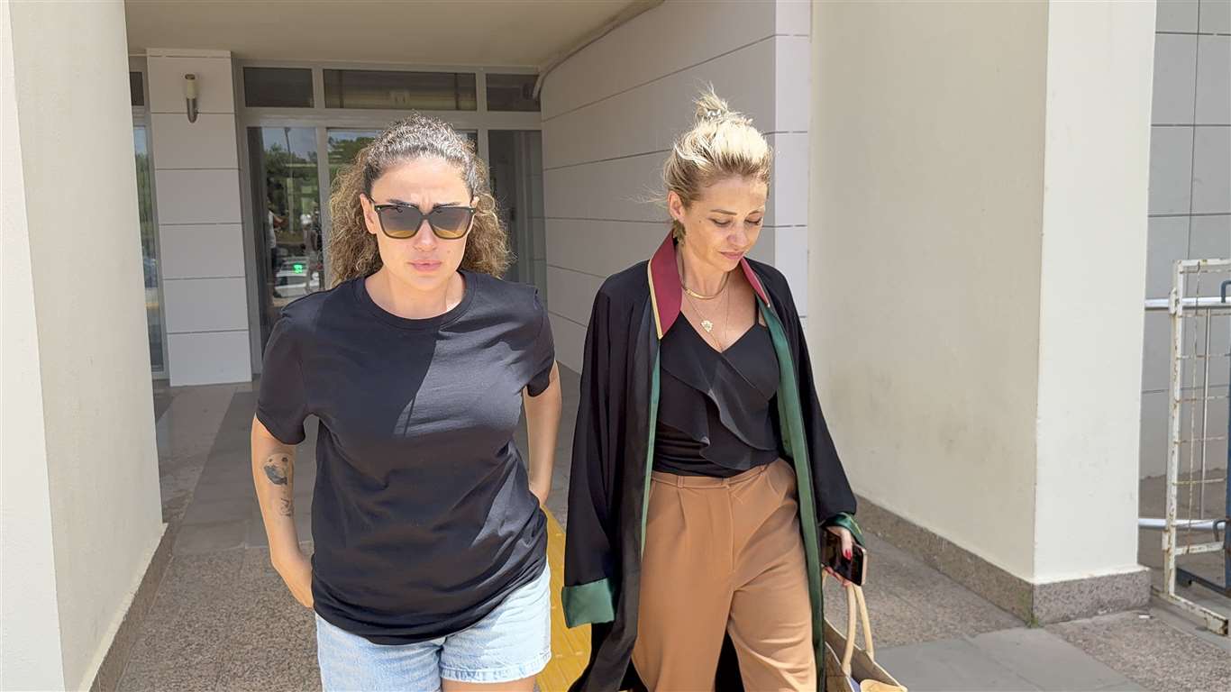 İbrahim Tatlıses'in kızı Bpdrum'da polisin üzerine araba sürdü haberi