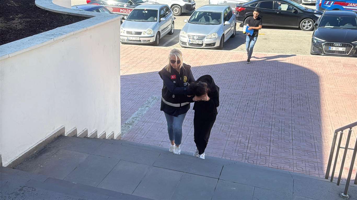 Bebeğini terasa bırakan anne tutuklandı haberi