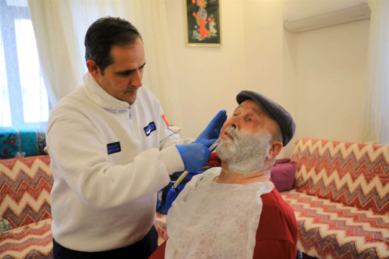 Büyükşehir bayram tıraşı ile evlere misafir oluyor haberi